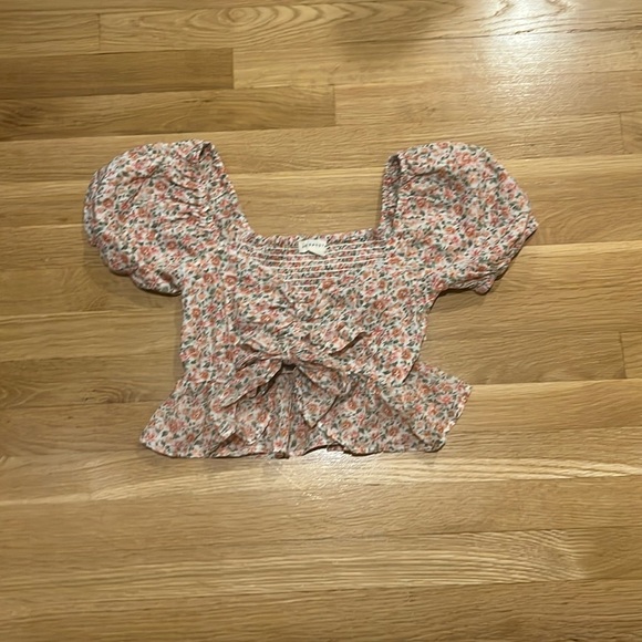 Cute floral flowy crop top - Picture 1 of 1